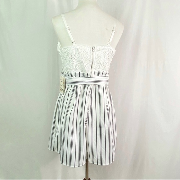 Vine and Valley White Lace Gray Stripe Short Romper Lg NEW - Picture 6 of 8